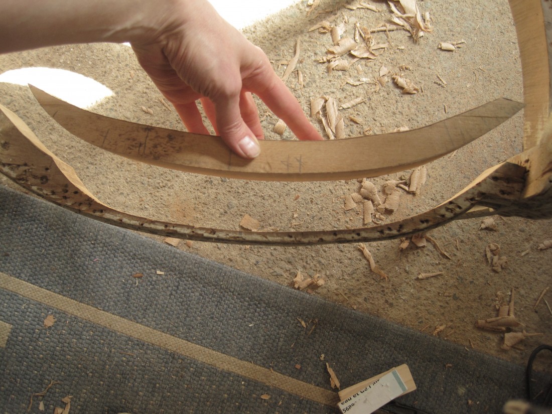 greffe en bois sur un fauteuil - restauration meubles anciens