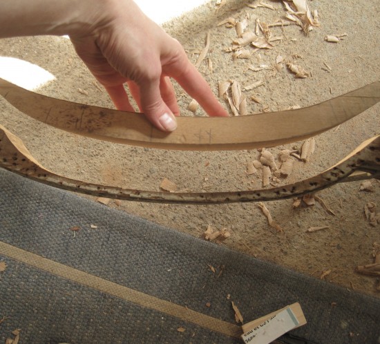 greffe en bois sur un fauteuil - restauration meubles anciens